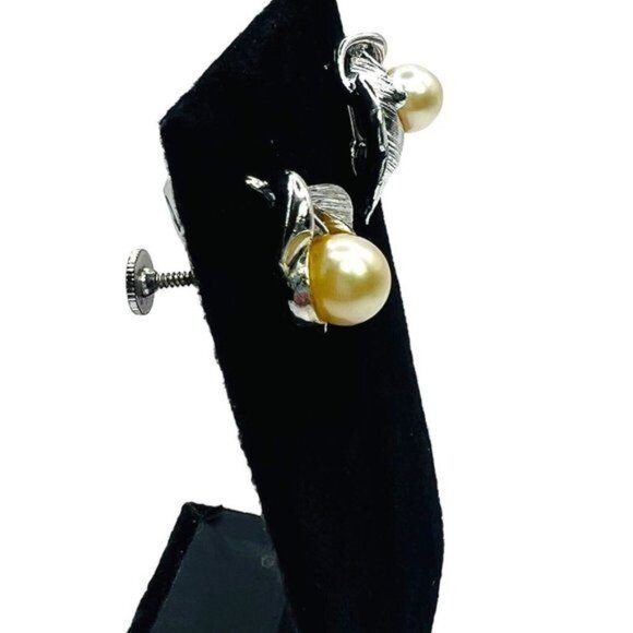 LISNER Vintage 60s Silver Leaf Faux Pearl Screw Back Earrings, Signed - Picture 6 of 11